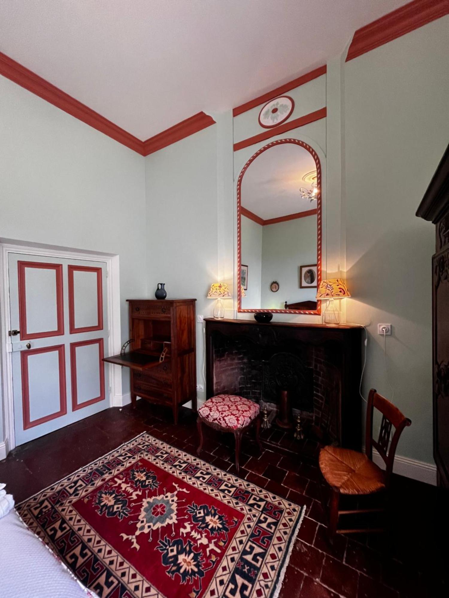 Chateau De Rousson Bagian luar foto