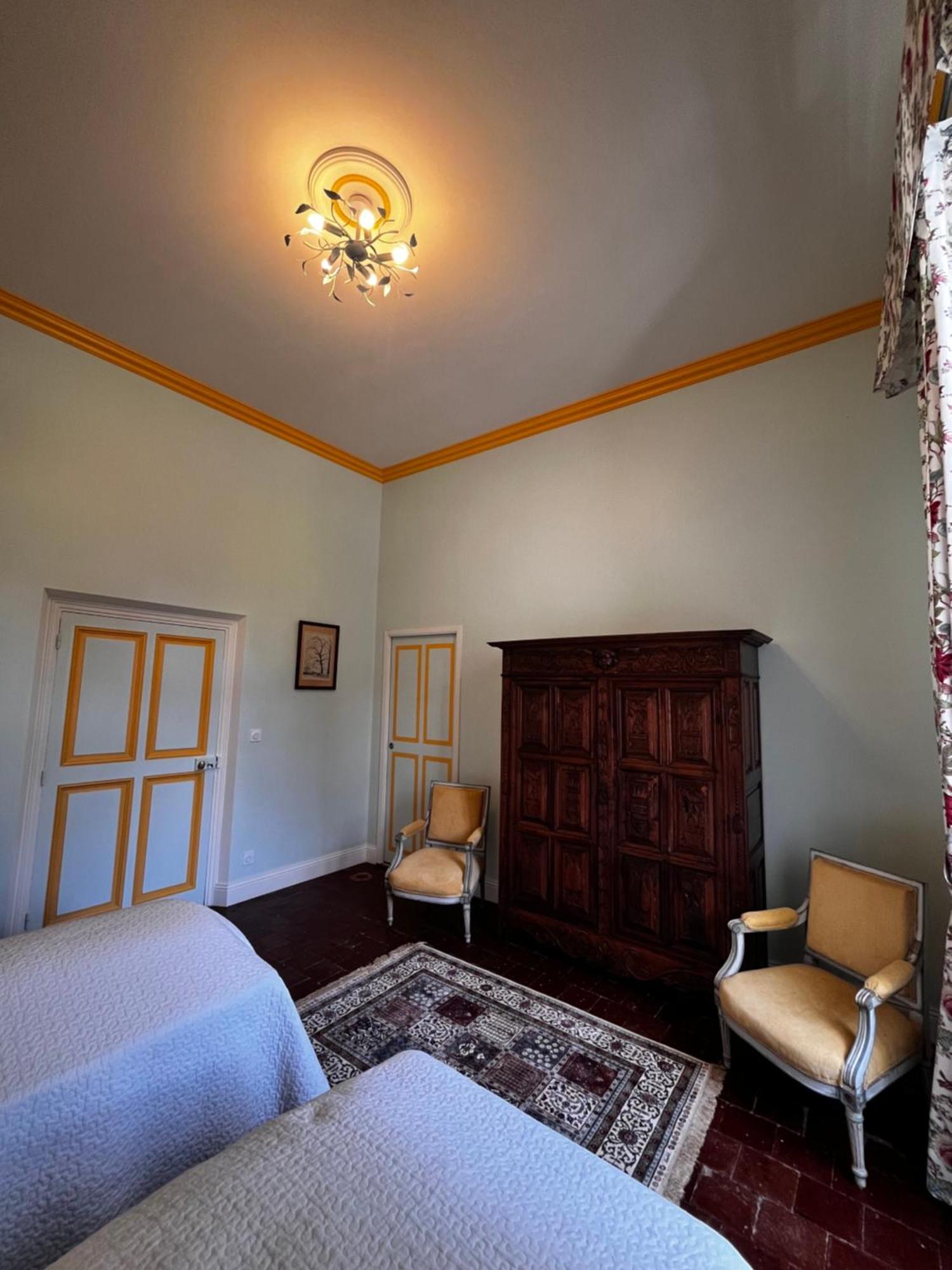 Chateau De Rousson Bagian luar foto